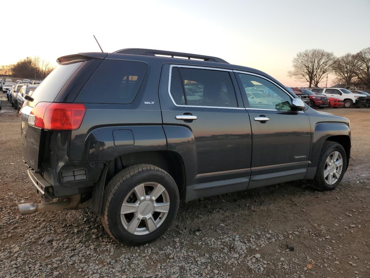 2013 GMC TERRAIN SL - Image 3