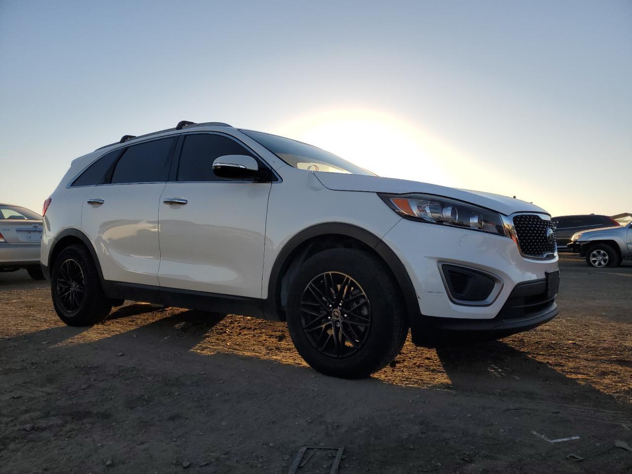 2016 KIA SORENTO LX - Image 4
