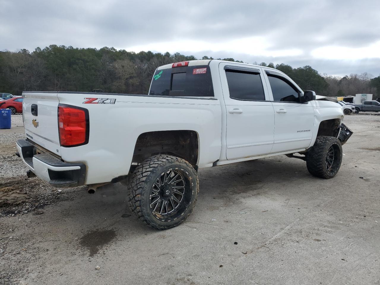 2017 CHEVROLET SILVERADO - Image 3