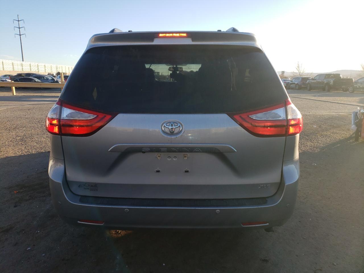 2015 TOYOTA SIENNA XLE - Фото 6