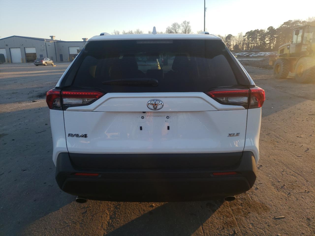 2022 TOYOTA RAV4 XLE - Фото 6