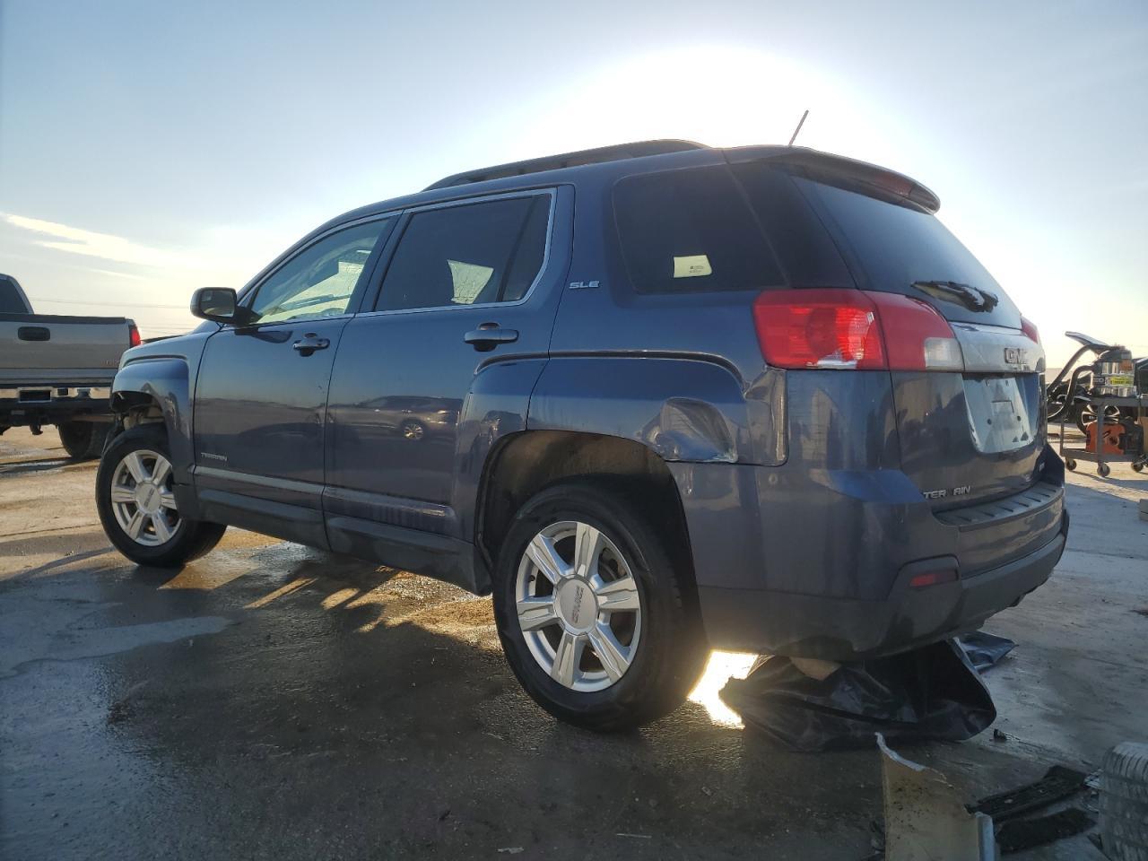 2014 GMC TERRAIN SL - Image 2