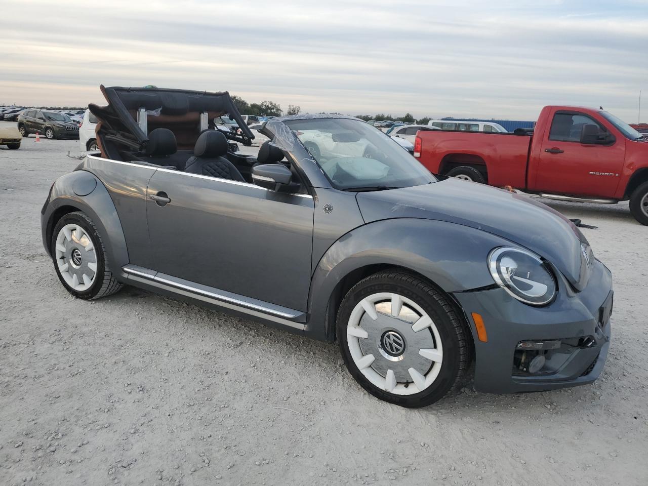 2019 VOLKSWAGEN BEETLE S - Image 4