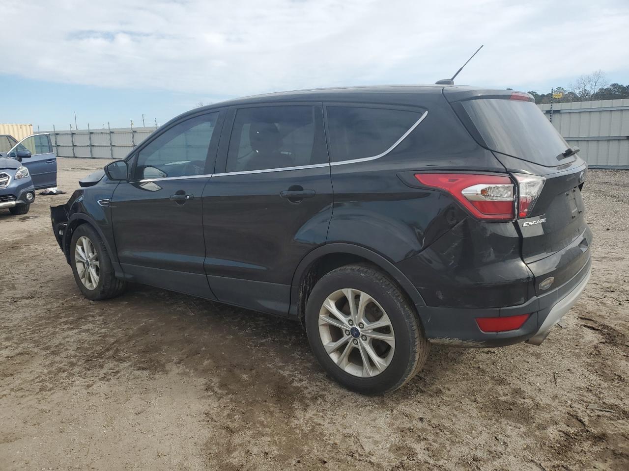 2017 FORD ESCAPE SE - Image 2