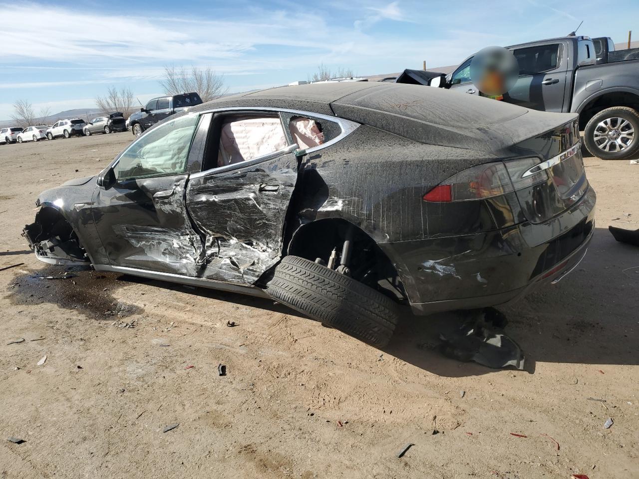 2015 TESLA MODEL S P8 - Фото 2
