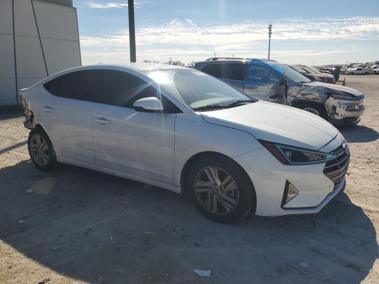2019 HYUNDAI ELANTRA SE - Фото 4