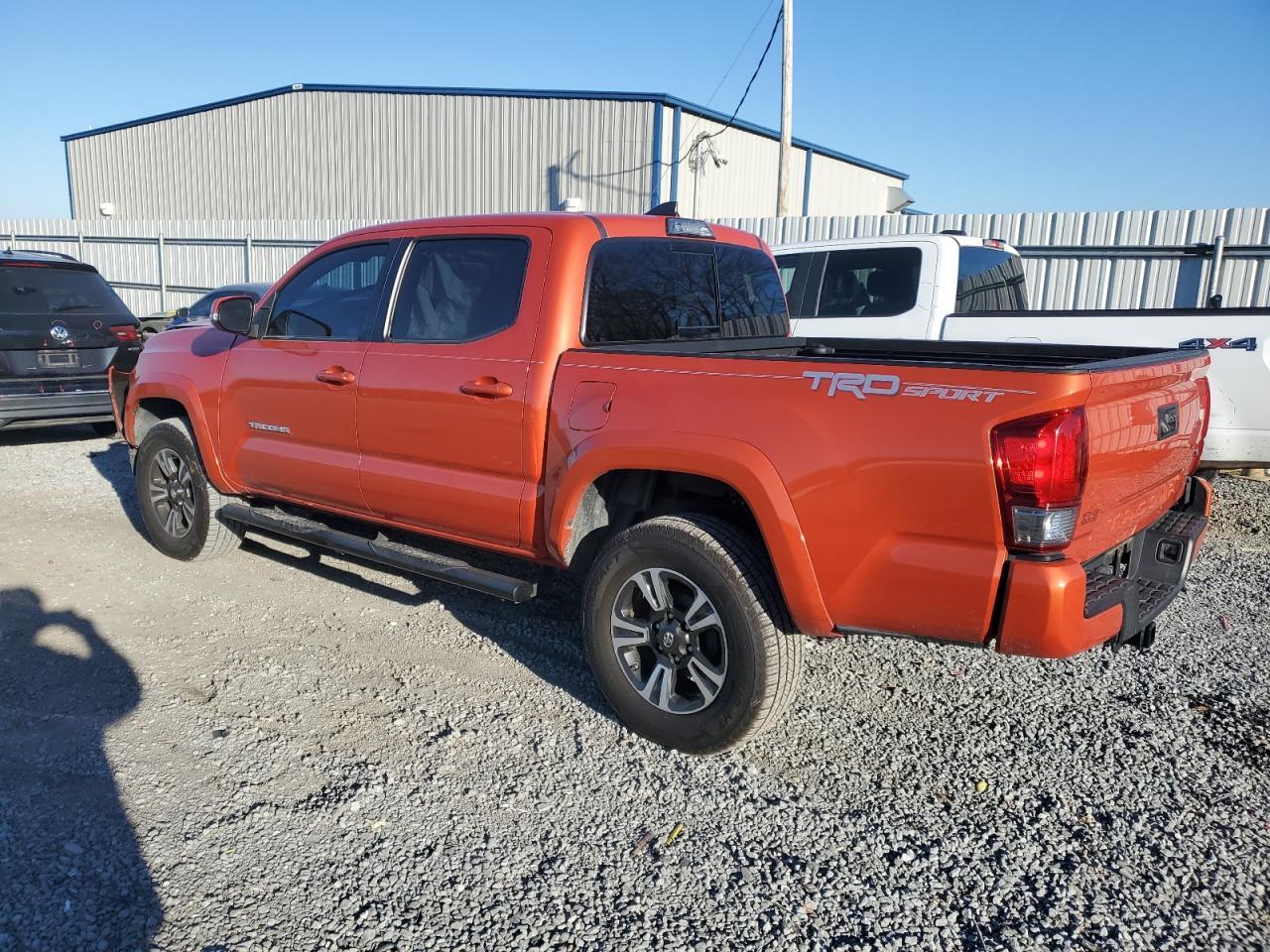 2017 TOYOTA TACOMA DOU - Фото 2