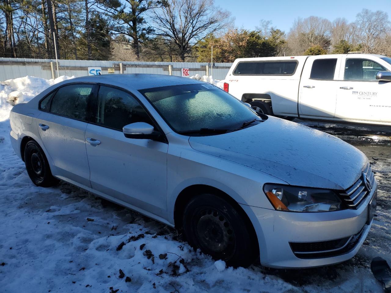 2014 VOLKSWAGEN PASSAT S - Фото 4