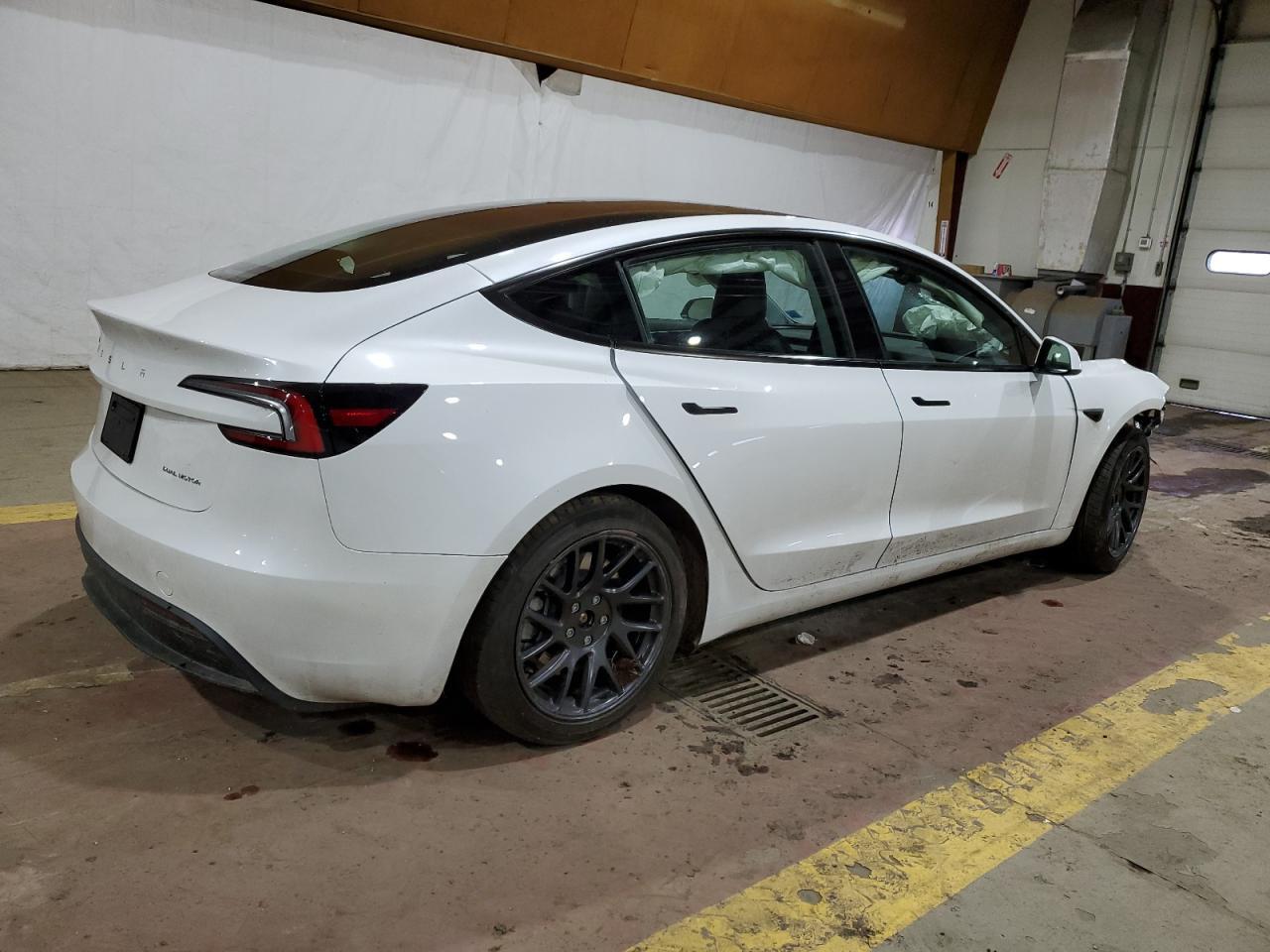2024 TESLA MODEL 3 - Фото 3
