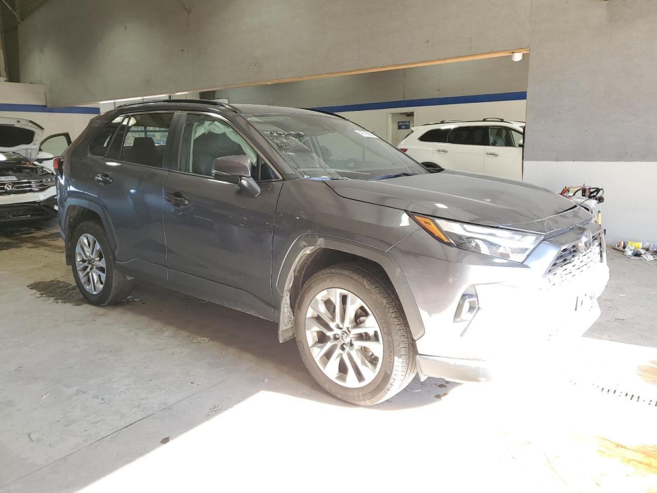 2024 TOYOTA RAV4 XLE P - Фото 4
