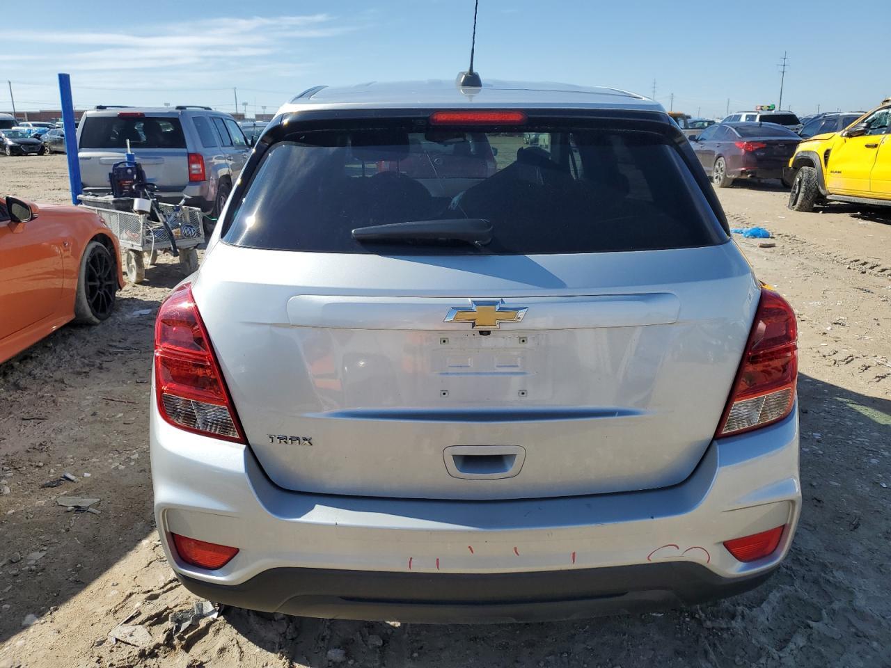 2021 CHEVROLET TRAX LS - Image 6