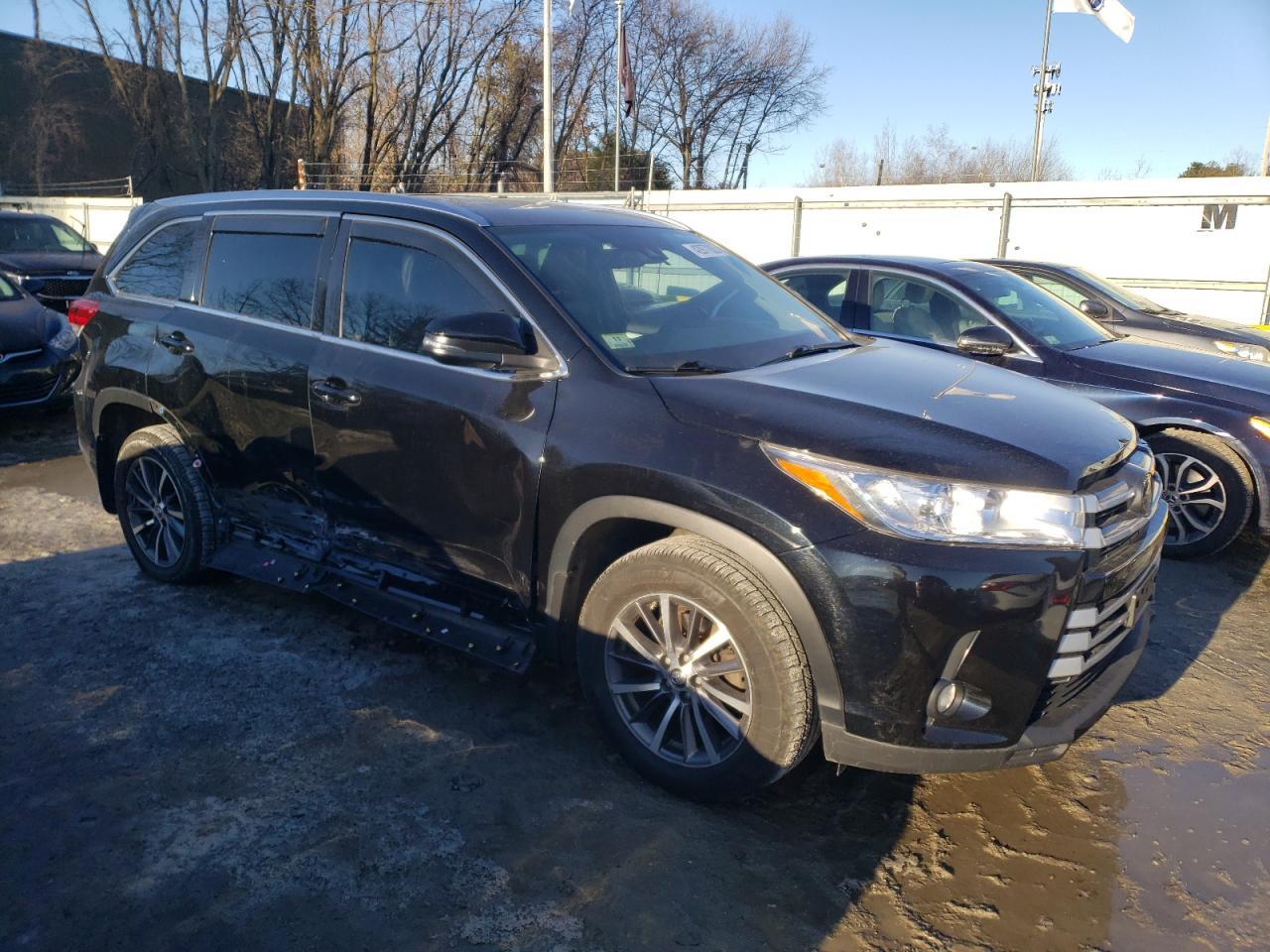 2019 TOYOTA HIGHLANDER - Image 4