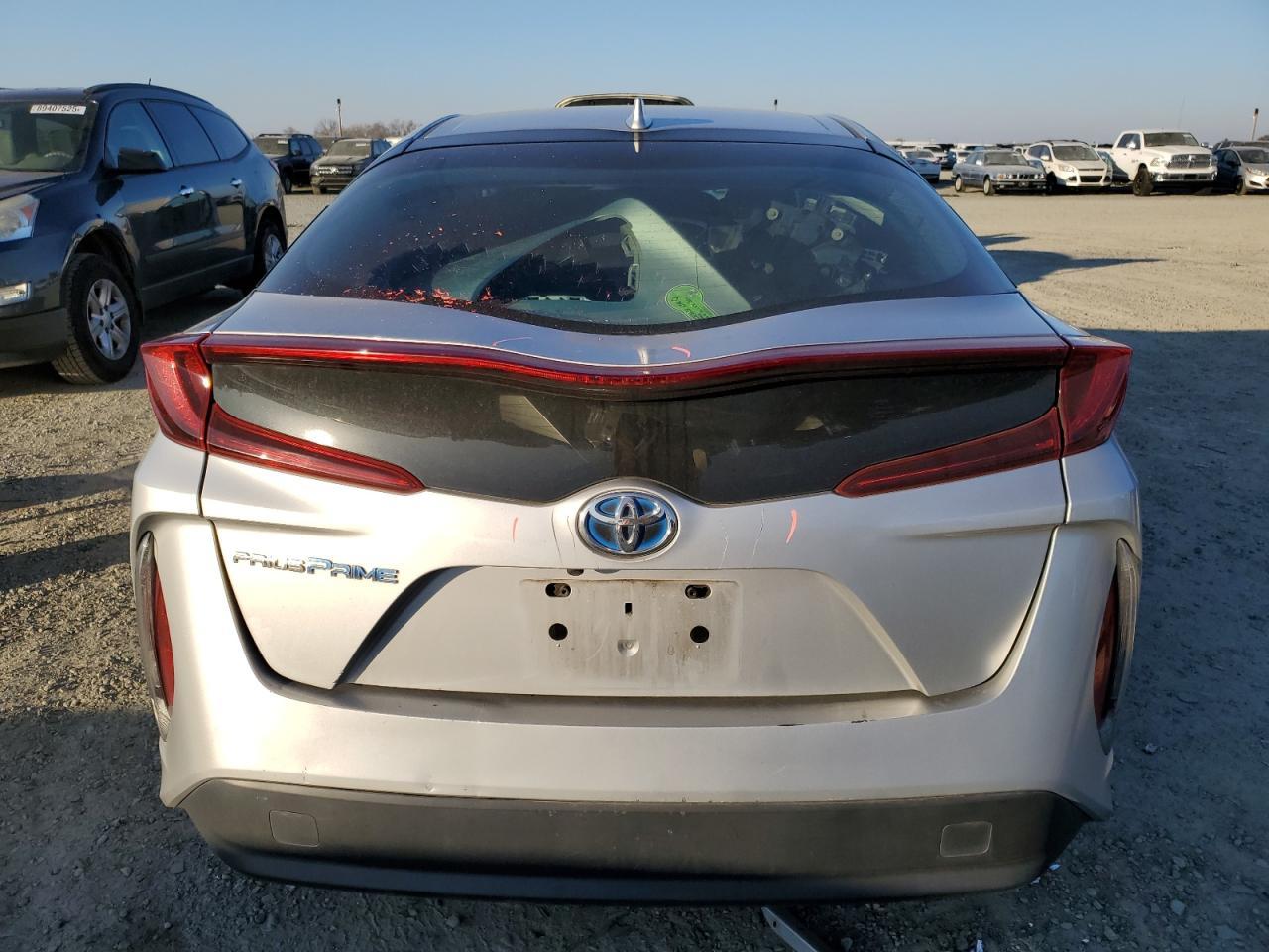 2018 TOYOTA PRIUS PRIM - Image 6