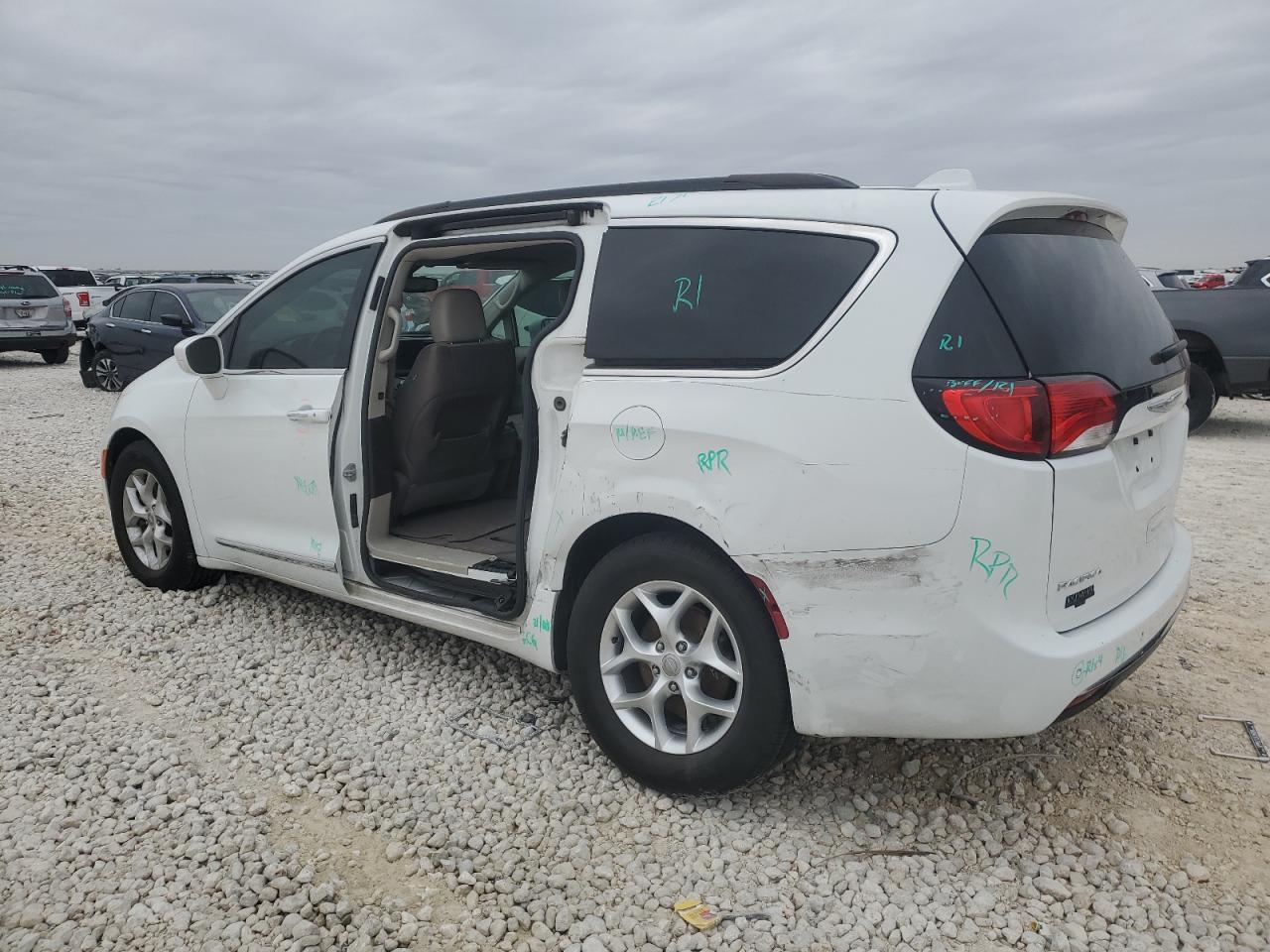 2017 CHRYSLER PACIFICA T - Image 2