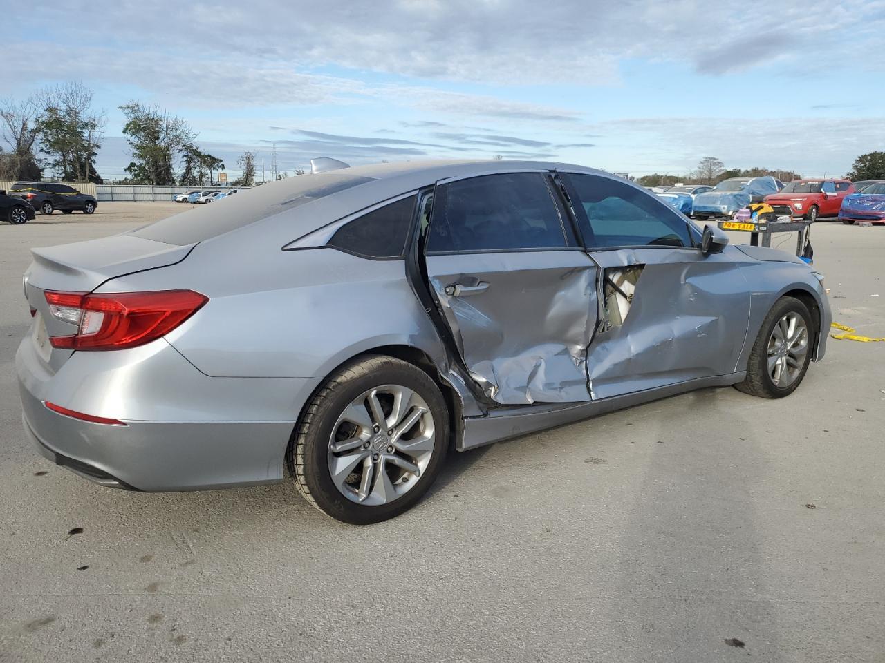 2018 HONDA ACCORD LX - Фото 3