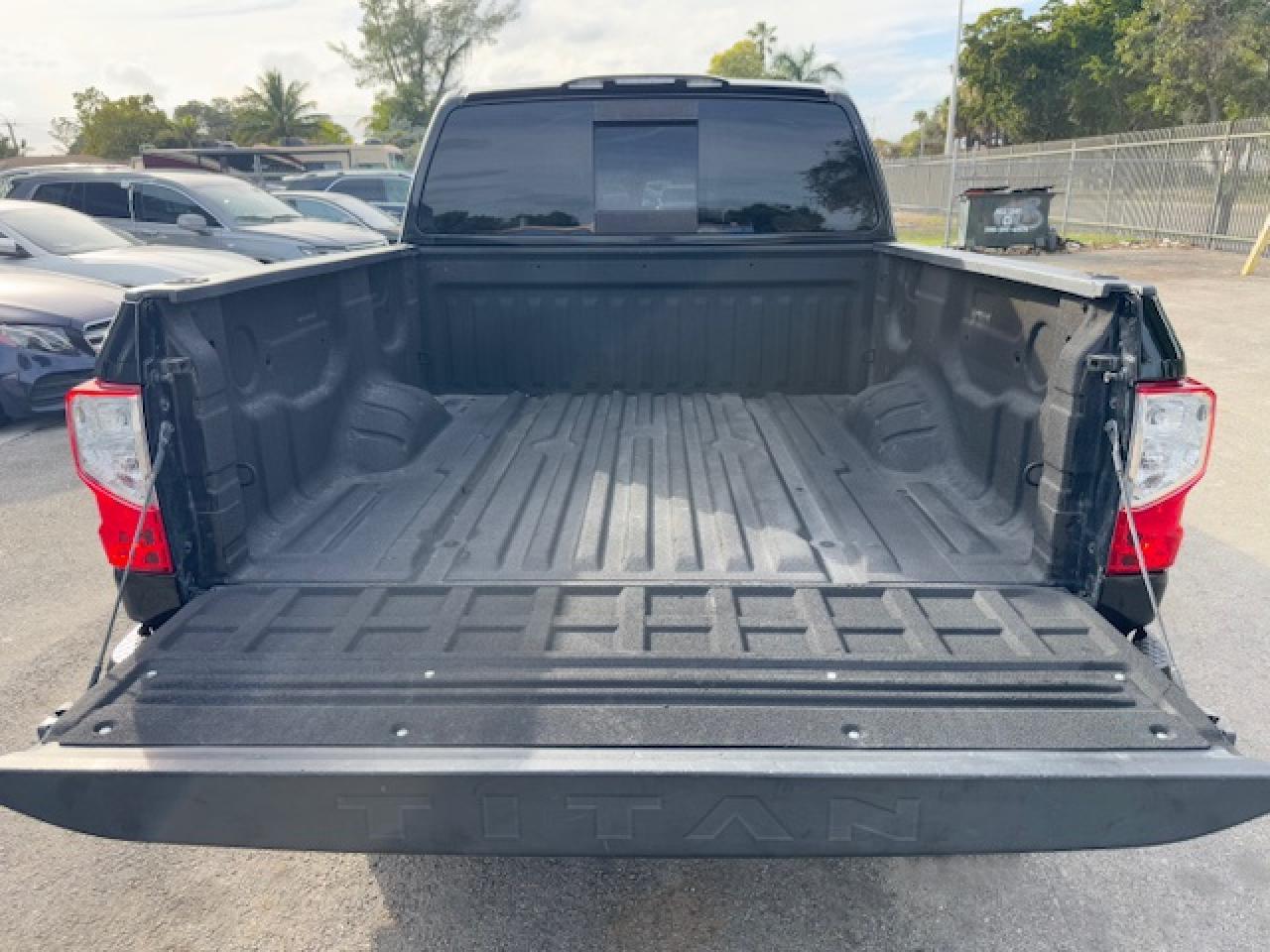 2018 NISSAN TITAN S - Фото 6