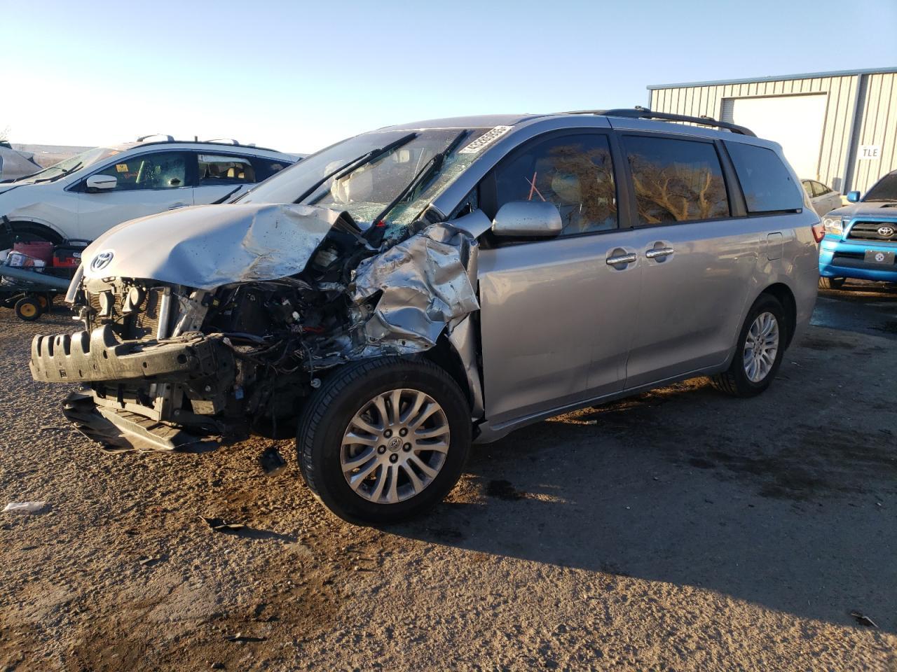 2015 TOYOTA SIENNA XLE
