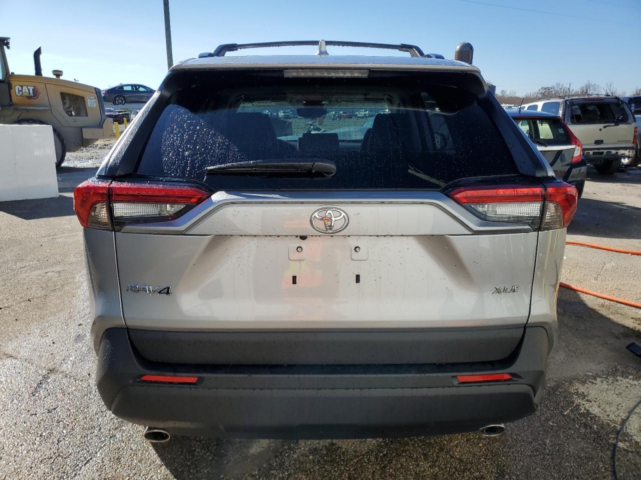 2024 TOYOTA RAV4 XLE P - Фото 6