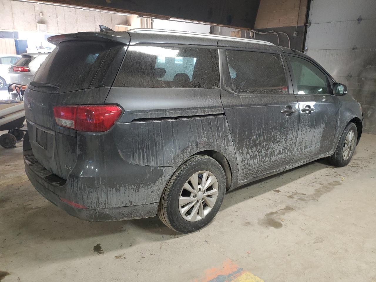 2017 KIA SEDONA LX - Image 3