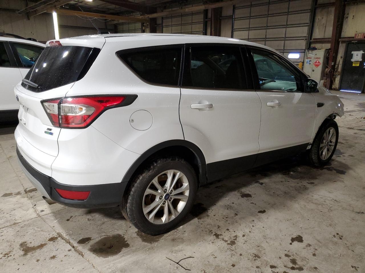 2017 FORD ESCAPE SE - Фото 3