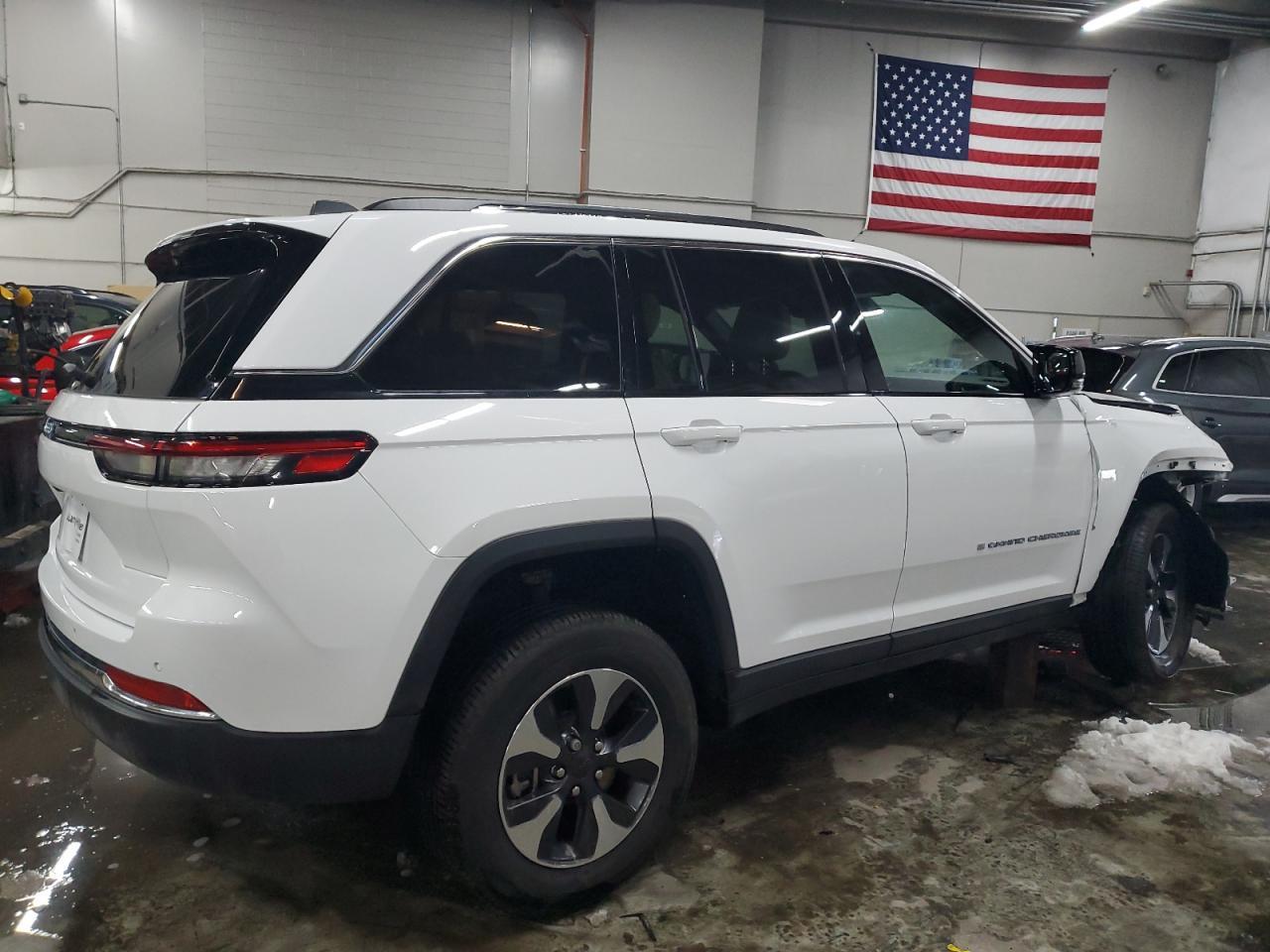 2024 JEEP GRAND CHER - Фото 3