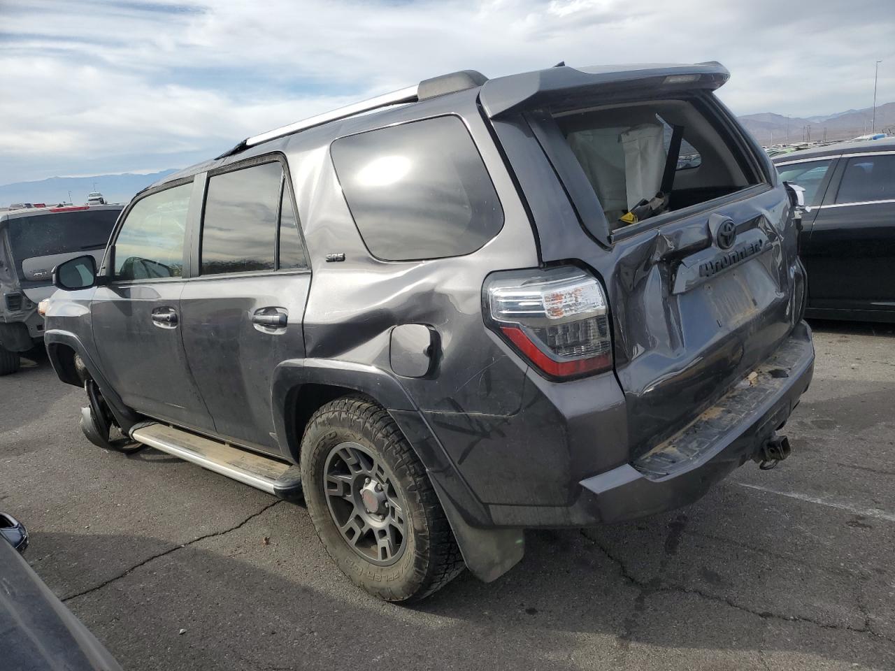 2020 TOYOTA 4RUNNER SR - Image 2