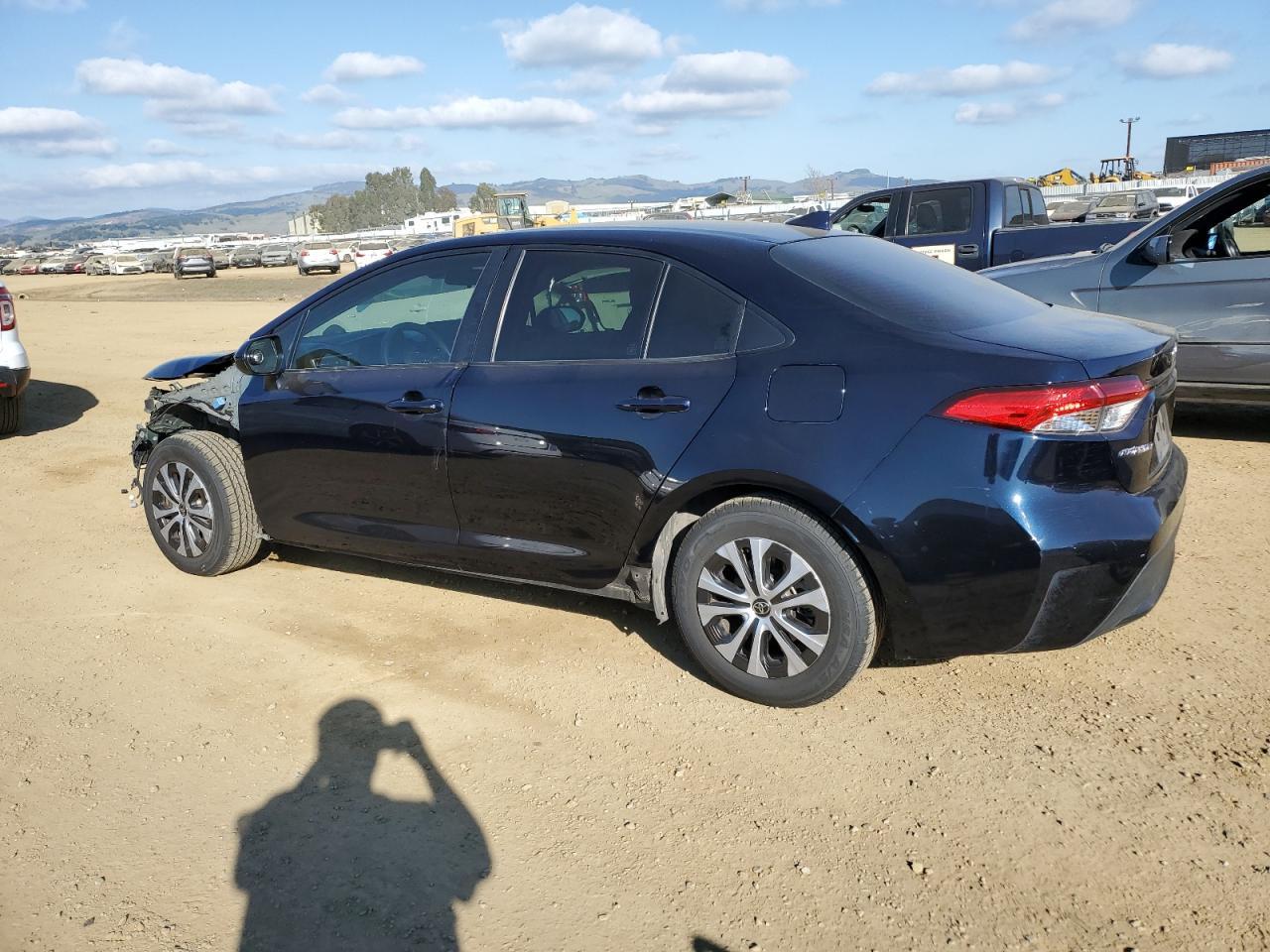 2022 TOYOTA COROLLA LE - Фото 2