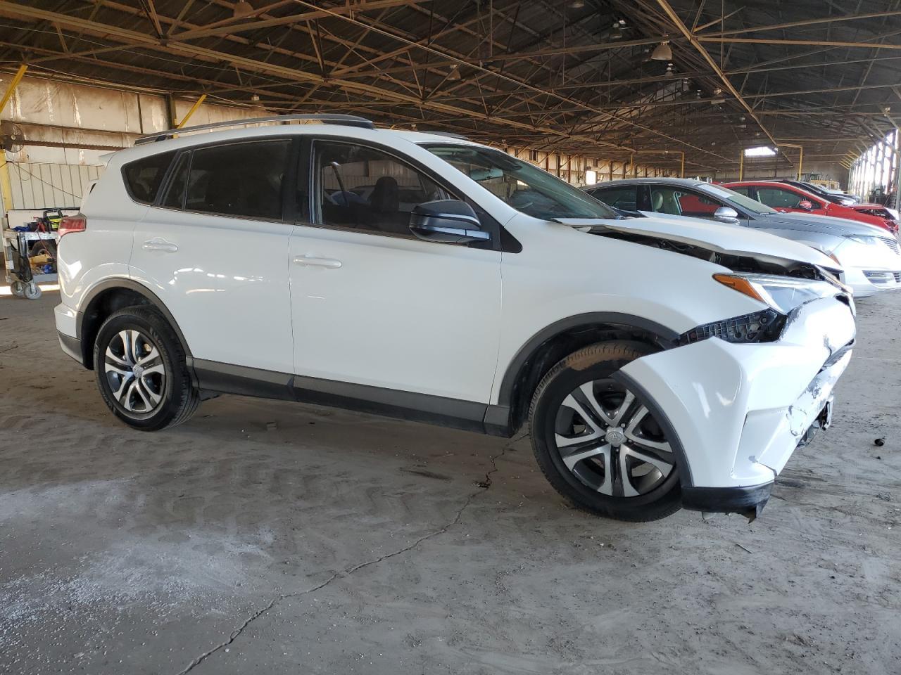2018 TOYOTA RAV4 LE - Фото 4
