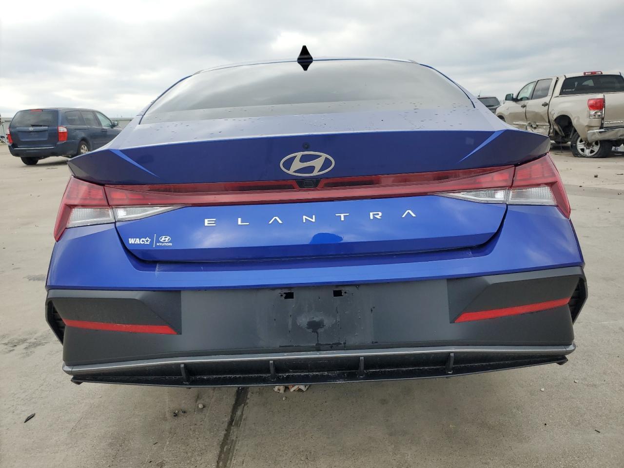 2024 HYUNDAI ELANTRA SE - Фото 6