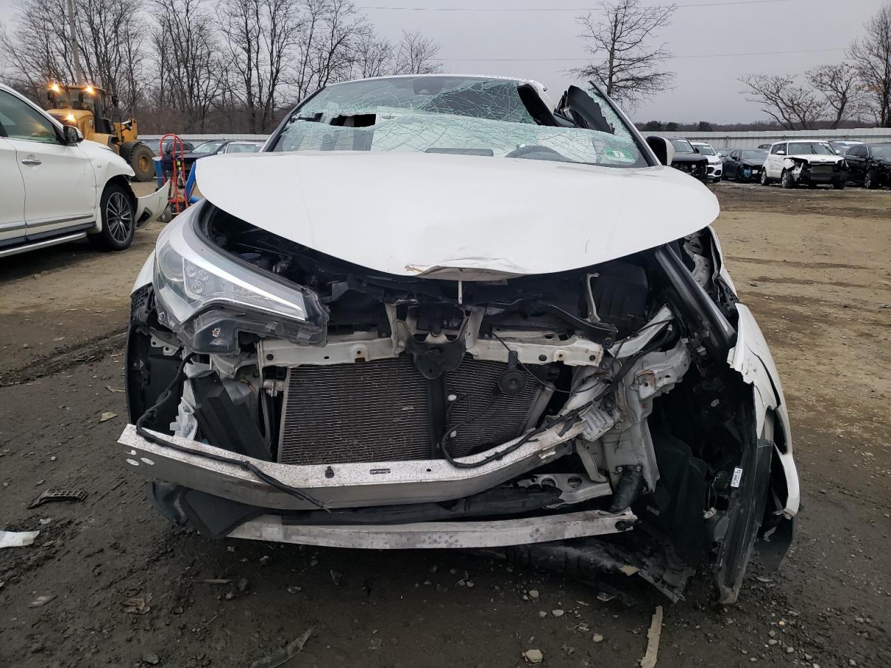 2018 TOYOTA C-HR XLE - Фото 5