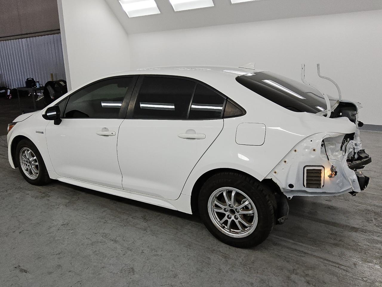 2021 TOYOTA COROLLA LE - Фото 2