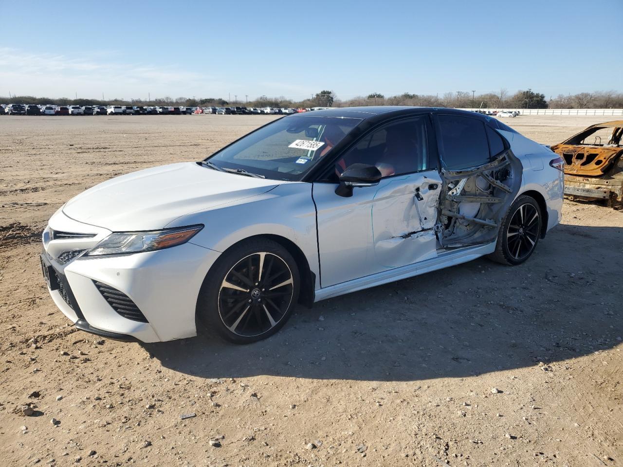 2019 TOYOTA CAMRY XSE