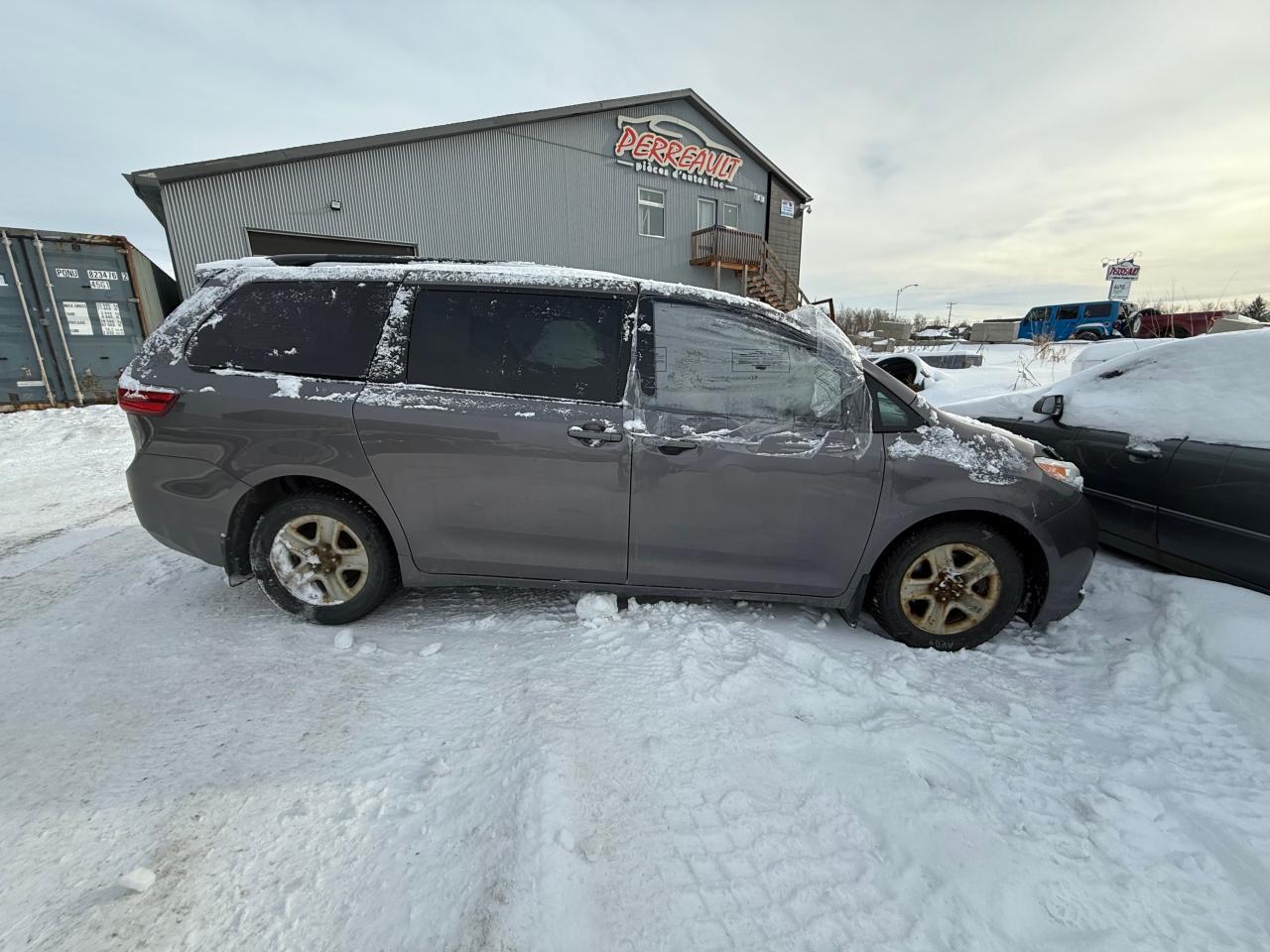 2015 TOYOTA SIENNA LE - Фото 7