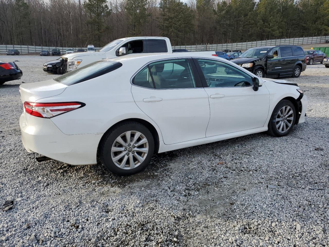2020 TOYOTA CAMRY LE - Фото 3