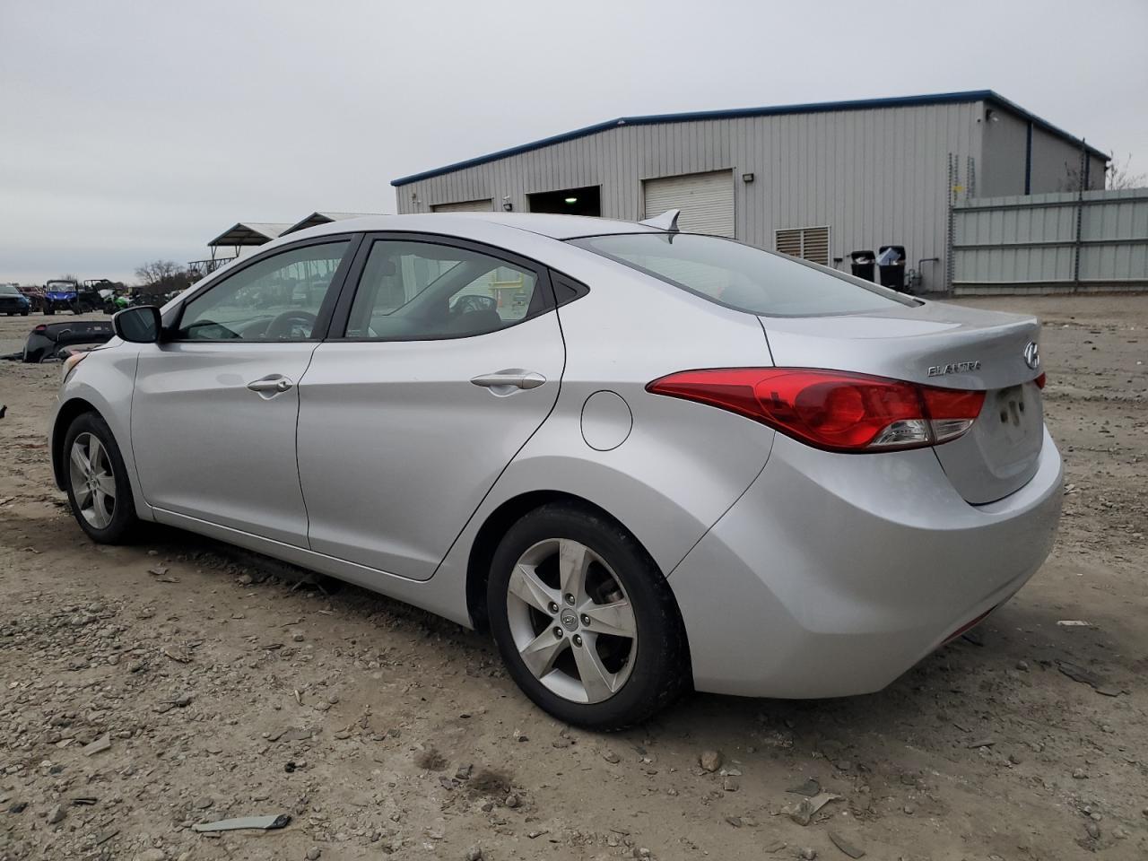 2013 HYUNDAI ELANTRA GL - Image 2