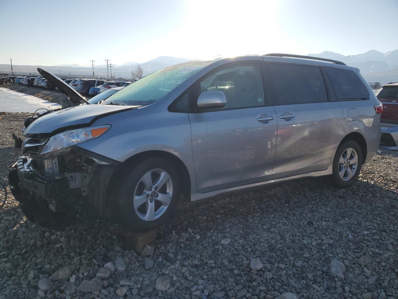 2020 TOYOTA SIENNA LE