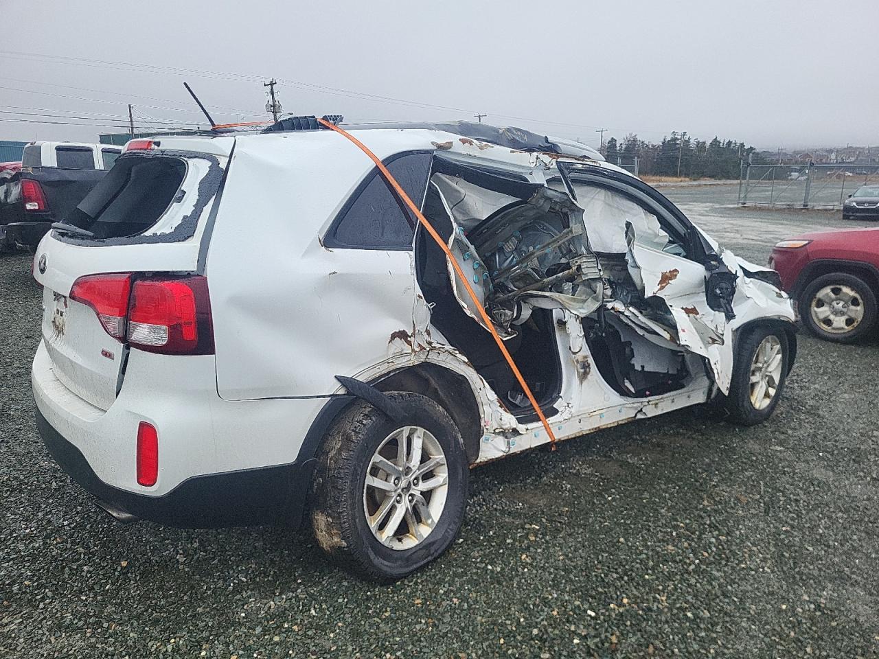 2014 KIA SORENTO LX - Image 3