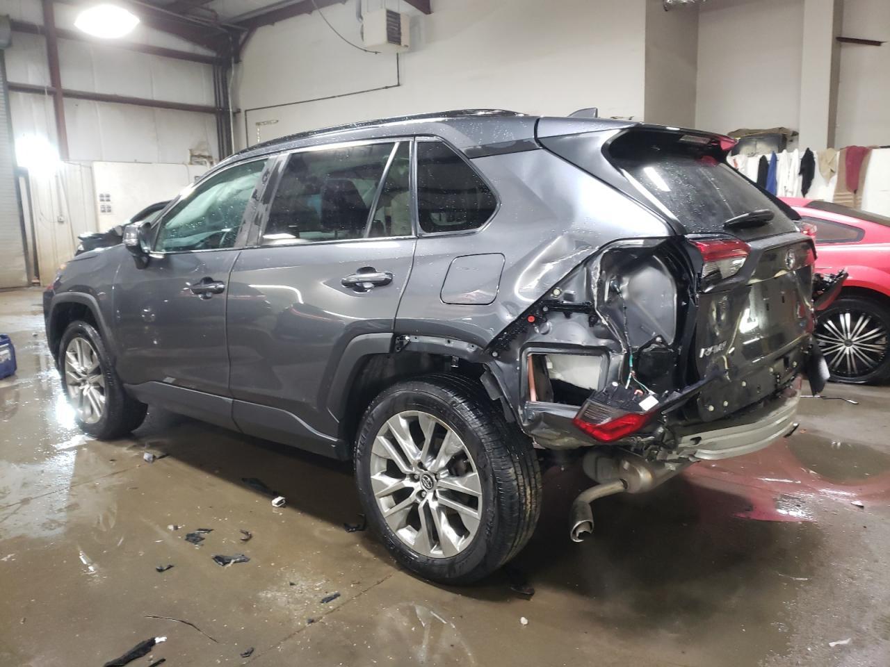 2019 TOYOTA RAV4 XLE P - Фото 2