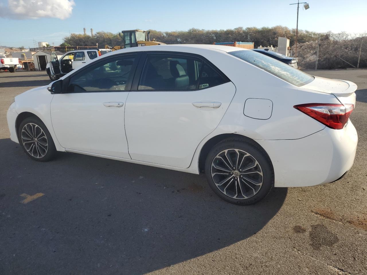 2015 TOYOTA COROLLA L - Image 2