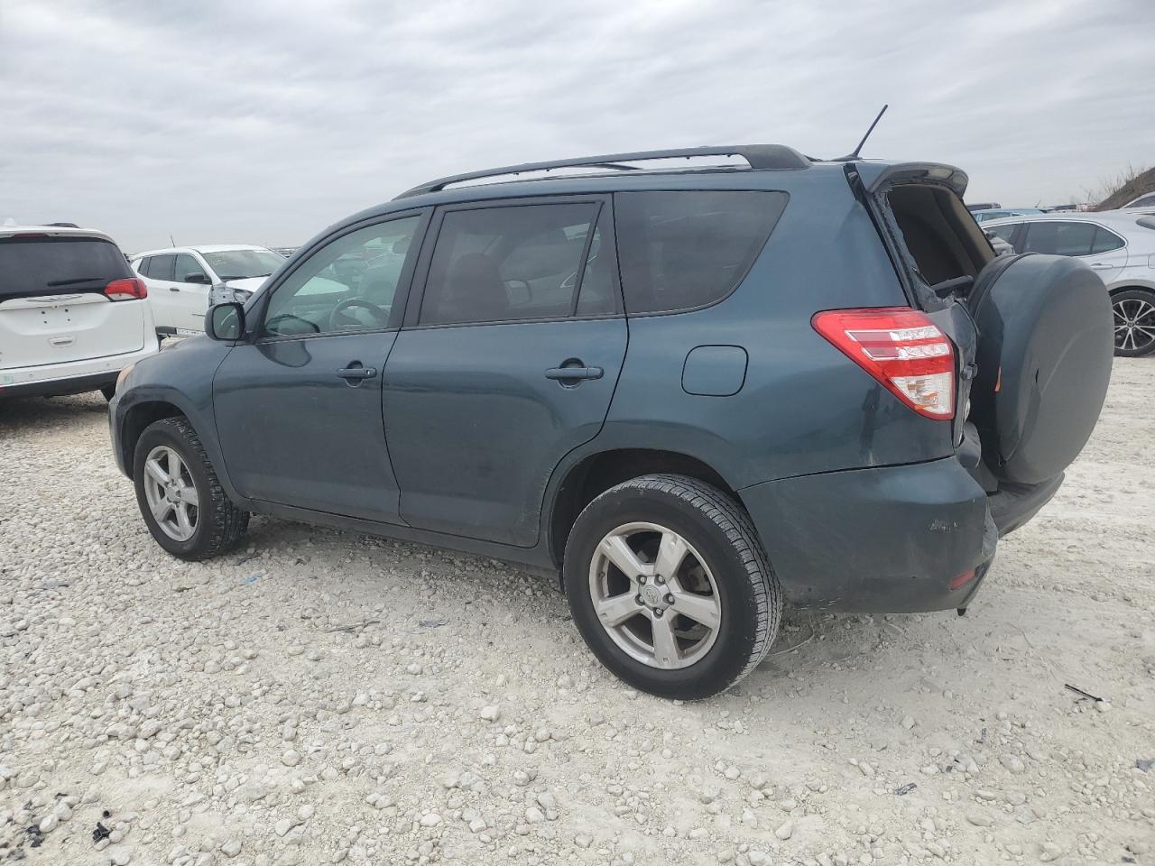 2011 TOYOTA RAV4 - Фото 2