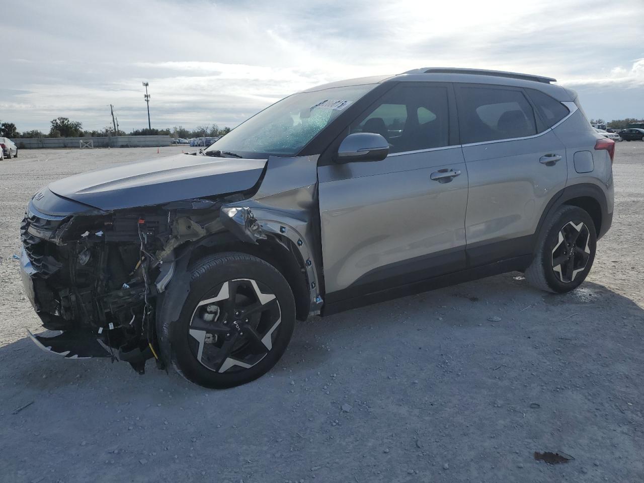 2024 KIA SELTOS EX