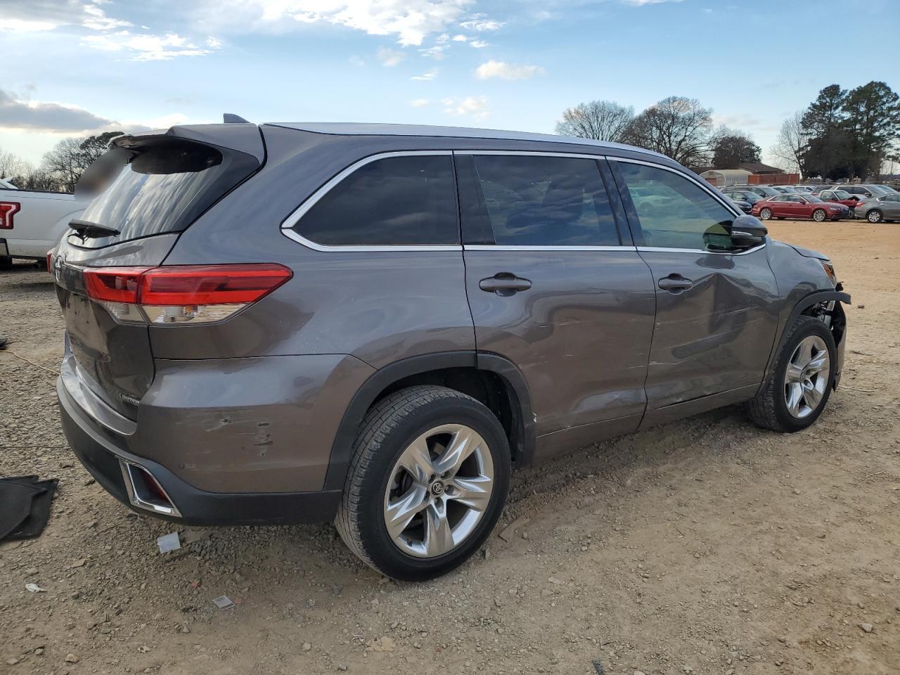 2018 TOYOTA HIGHLANDER - Image 3