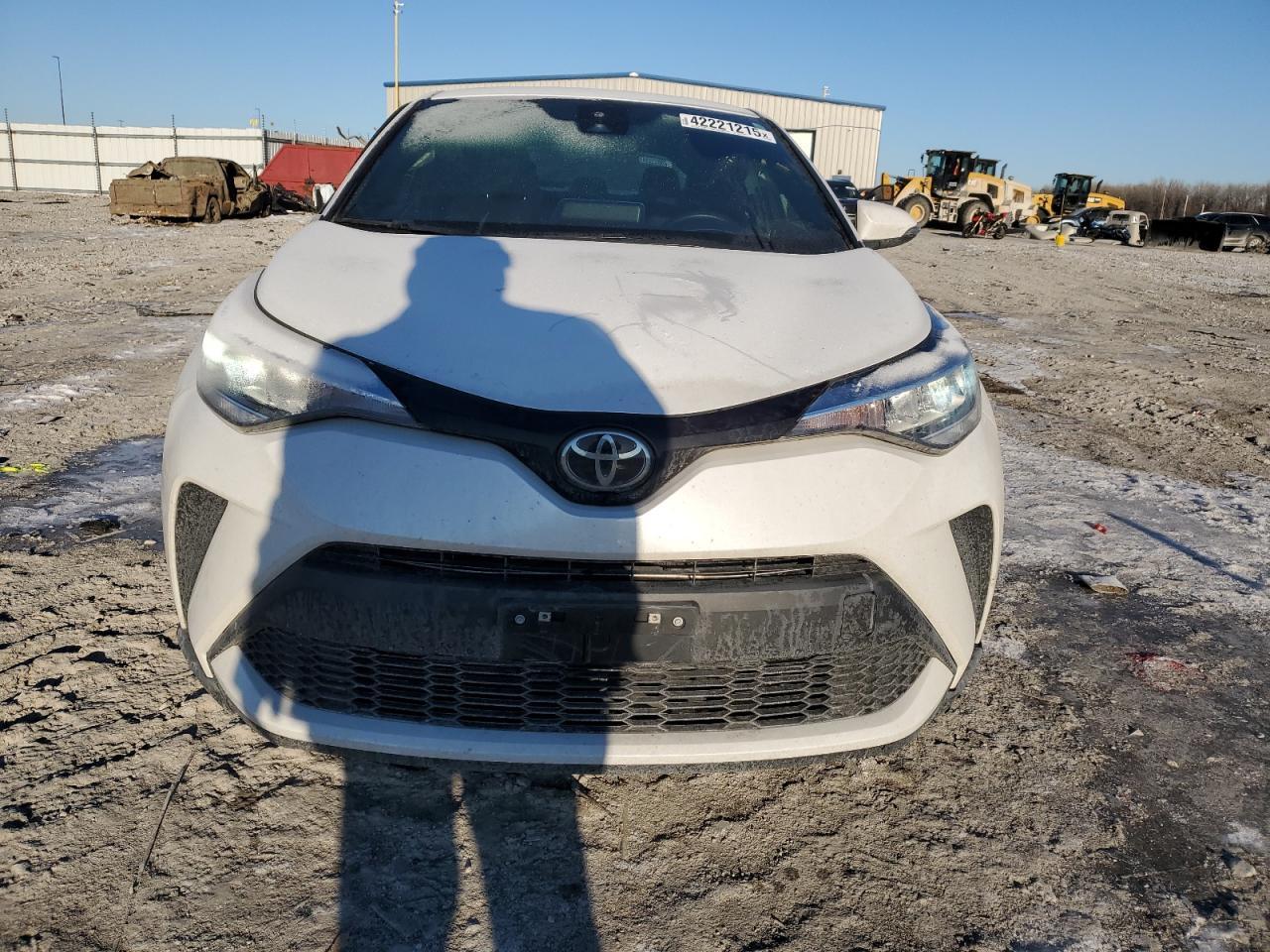 2022 TOYOTA C-HR XLE - Image 5