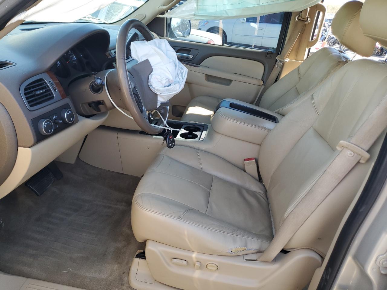 2012 GMC YUKON XL K - Image 7
