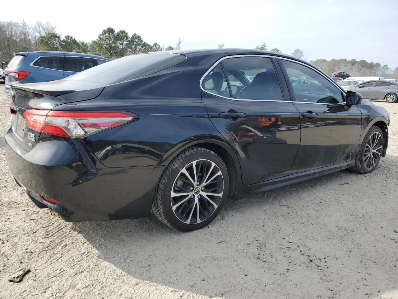 2018 TOYOTA CAMRY L - Фото 3