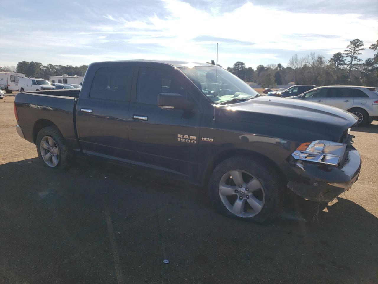 2017 RAM 1500 SLT - Image 4