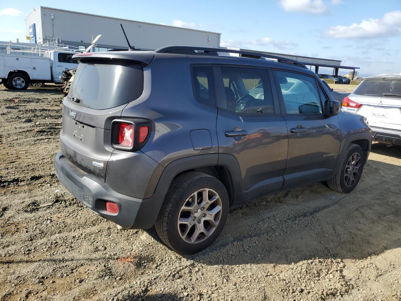 2017 JEEP RENEGADE L - Image 3