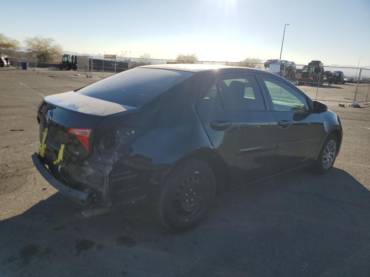 2019 TOYOTA COROLLA L - Фото 3