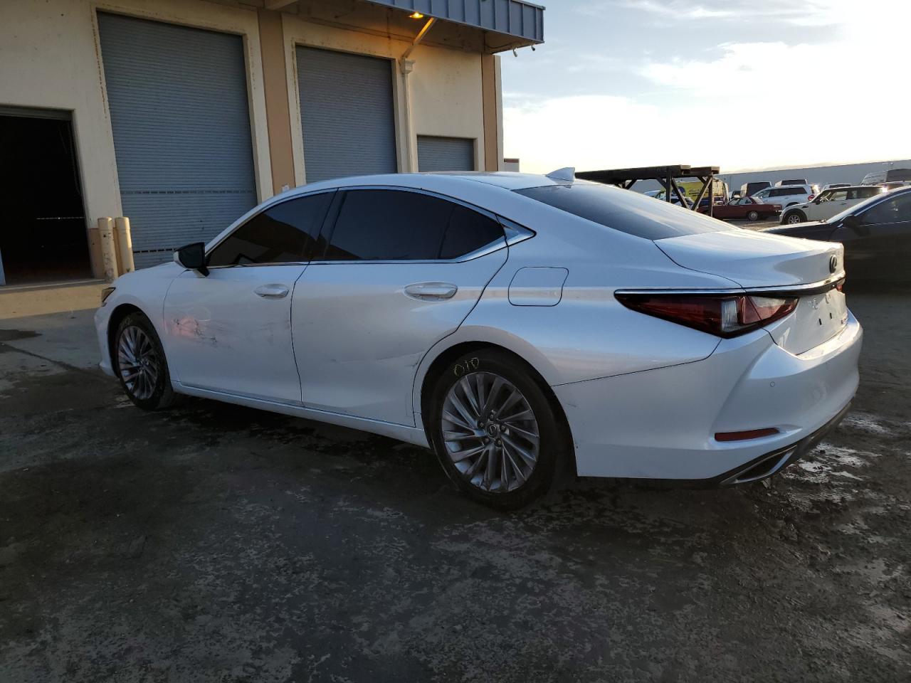 2020 LEXUS ES 350 LUX - Image 2