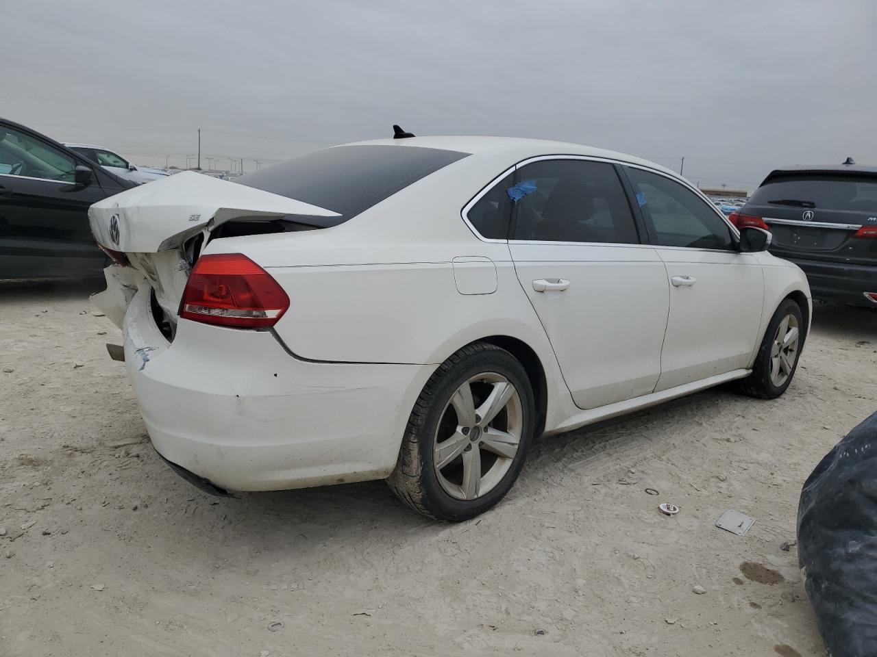 2013 VOLKSWAGEN PASSAT SE - Image 3